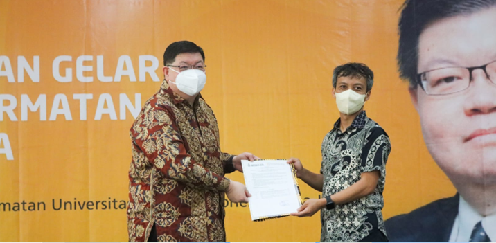 Prof. Raymond Tjandrawinata, Saintis Inspiratif Menemukan Banyak Obat Modern Asli Indonesia Prof. Raymond Tjandrawinata, Saintis Inspiratif Menemukan Banyak Obat Modern Asli Indonesia